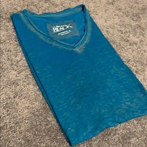 Buckle Black v-neck short sleeve shirt